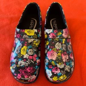 Klogs size 10 floral